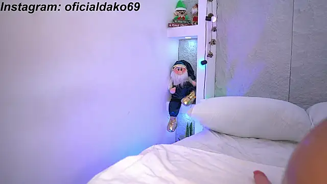 Snapshot of Dakota_Lee chatting on 12.21.24 Dakota Lee online show from 12.21.24