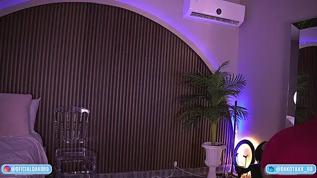 Snapshot of Dakota_Lee chatting on 10.24.25 Dakota Lee online show from 10.24.25