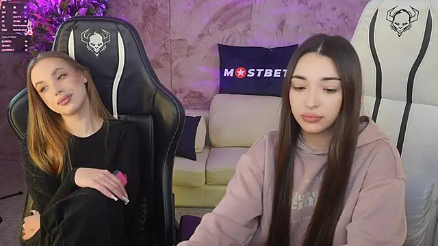 Snapshot of Jasmine_Flow chatting on 01.04.25 Jasmine Flow online show from 01.04.25