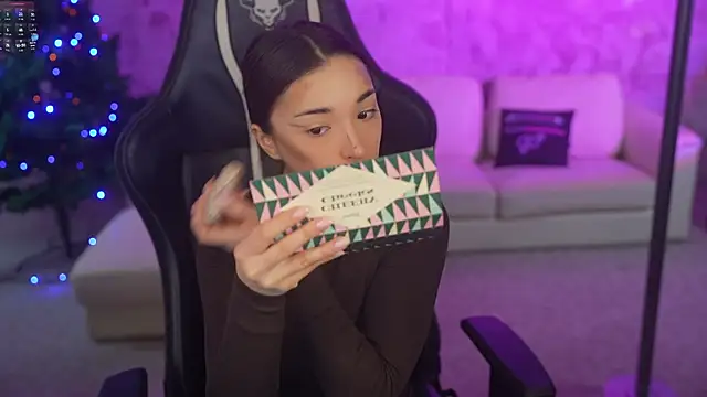 Snapshot of Jasmine_Flow chatting on 12.17.25 Jasmine Flow online show from 12.17.25