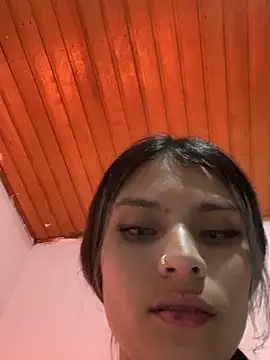 Tiffanysurez  online show from 10.08.25