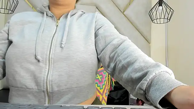 nalalye cruzz  online show from 03.02.25