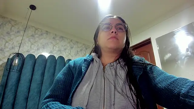 nalalye cruzz  online show from 10.15.25