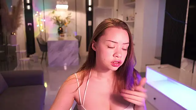 Snapshot of VixenMia chatting on 02.20.26 VixenMia online show from 02.20.26