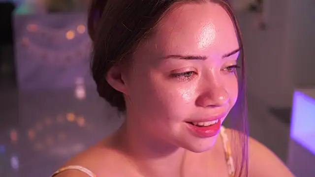 Snapshot of VixenMia chatting on 03.11.26 VixenMia online show from 03.11.26