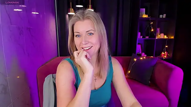 Annie Light online show from 12.27.24