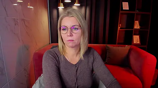 Annie Light online show from 09.26.25