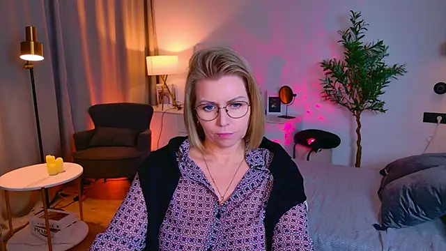 Annie Light online show from 04.25.26
