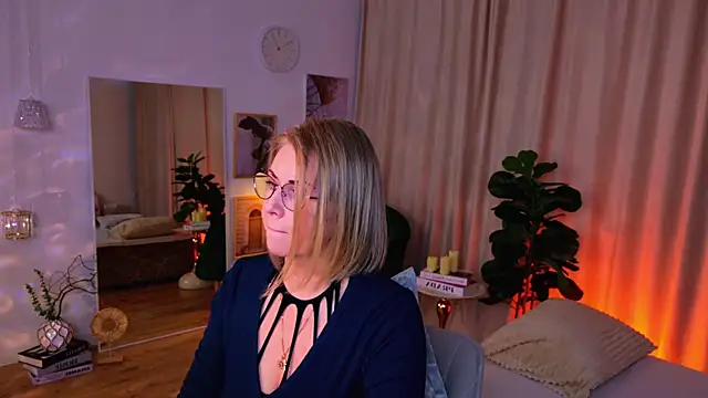 Annie Light online show from 05.06.26