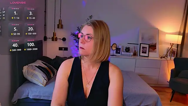 Annie Light online show from 05.12.26