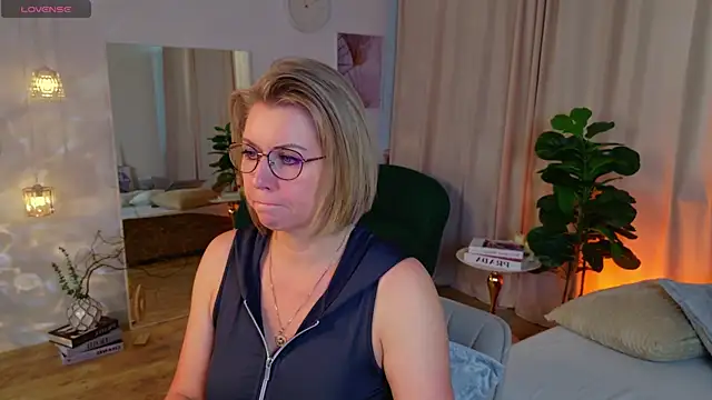 Annie Light online show from 06.13.26