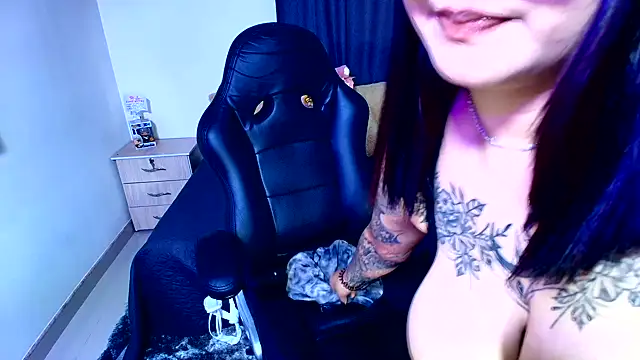 Snapshot of SweetIsabella_x chatting on 06.10.26 SweetIsabella x online show from 06.10.26