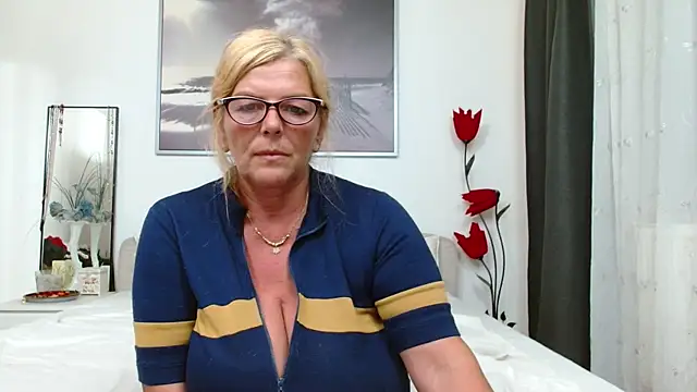 YulliaMilf online show from 09.17.25