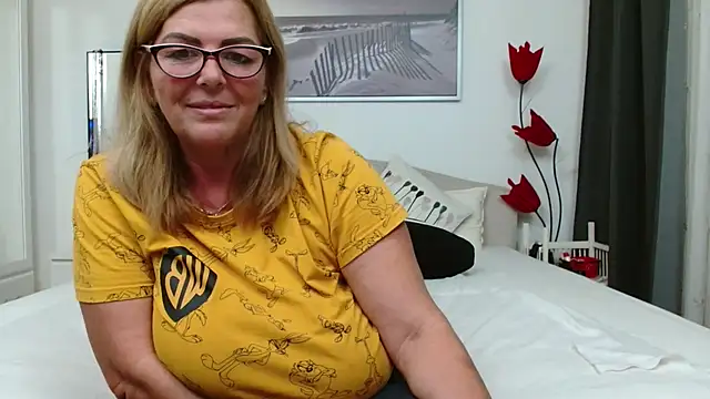 YulliaMilf online show from 10.25.25