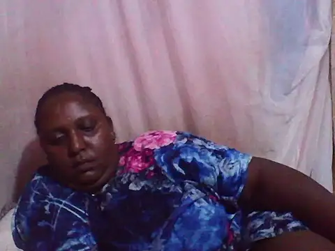 Snapshot of big_clits chatting on 10.27.25 big clits online show from 10.27.25