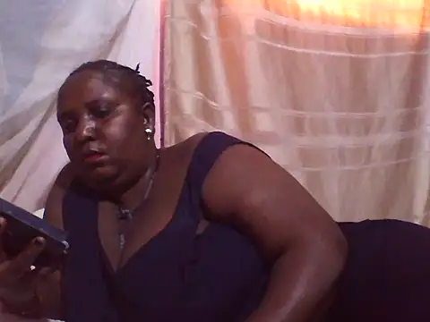 Snapshot of big_clits chatting on 11.05.25 big clits online show from 11.05.25