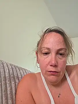 Wisie Cutie online show from 04.21.26