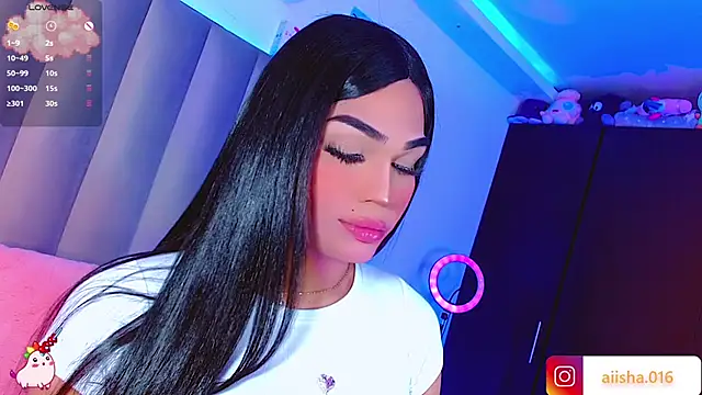 Snapshot of AiishaRose chatting on 01.28.25 AiishaRose online show from 01.28.25