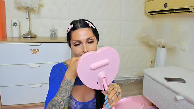 naughtycleo online show from 05.04.26