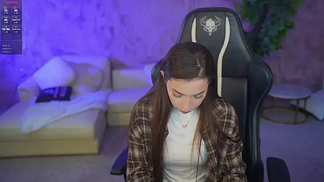 Snapshot of Kate054 chatting on 10.10.25 Kate054 online show from 10.10.25