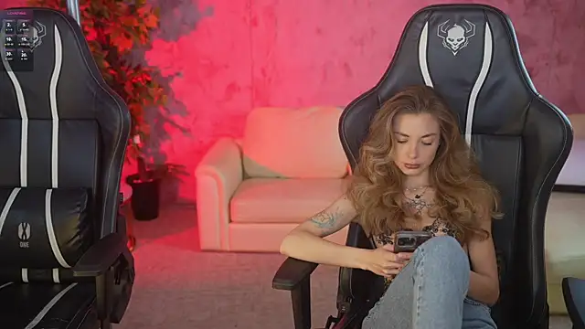 Snapshot of Kisasolo chatting on 11.21.25 Kisasolo online show from 11.21.25