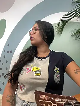 Snapshot of Annya-sweet chatting on 02.11.25 Annya-sweet online show from 02.11.25