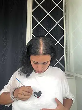 Snapshot of Annya-sweet chatting on 03.05.25 Annya-sweet online show from 03.05.25