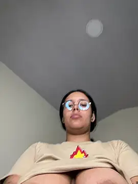 Snapshot of Annya-sweet chatting on 03.18.25 Annya-sweet online show from 03.18.25