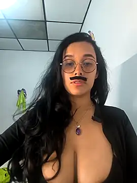 Snapshot of Annya-sweet chatting on 10.14.25 Annya-sweet online show from 10.14.25