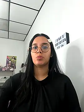 Snapshot of Annya-sweet chatting on 10.21.25 Annya-sweet online show from 10.21.25