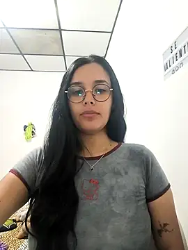 Snapshot of Annya-sweet chatting on 10.27.25 Annya-sweet online show from 10.27.25