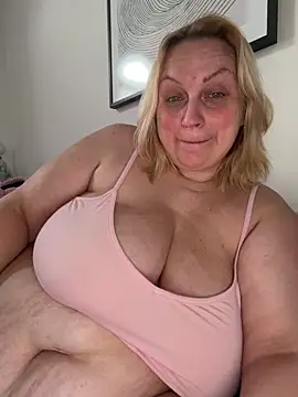 Snapshot of BBW_Nora chatting on 06.17.26 BBW Nora online show from 06.17.26
