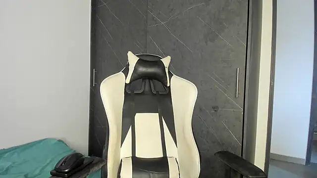 chloe ebony  online show from 11.16.25