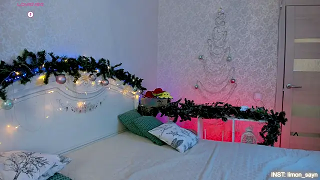 Snapshot of LillyMoure_ chatting on 01.07.26 LillyMoure online show from 01.07.26