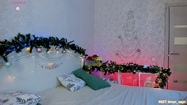 Snapshot of LillyMoure_ chatting on 01.09.26 LillyMoure online show from 01.09.26