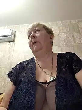 Snapshot of EffectFiona chatting on 02.14.26 EffectFiona online show from 02.14.26