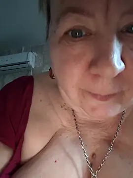 Snapshot of EffectFiona chatting on 02.15.26 EffectFiona online show from 02.15.26