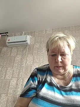 Snapshot of EffectFiona chatting on 03.05.26 EffectFiona online show from 03.05.26