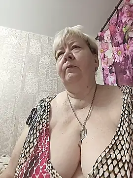 Snapshot of EffectFiona chatting on 03.15.26 EffectFiona online show from 03.15.26