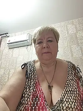 Snapshot of EffectFiona chatting on 03.15.26 EffectFiona online show from 03.15.26