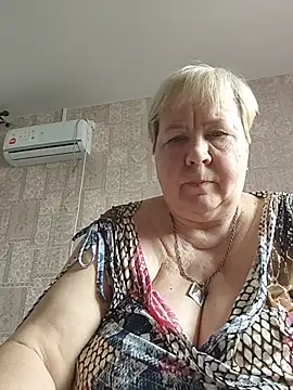 Snapshot of EffectFiona chatting on 03.17.26 EffectFiona online show from 03.17.26