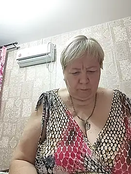 Snapshot of EffectFiona chatting on 03.17.26 EffectFiona online show from 03.17.26