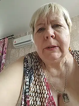 Snapshot of EffectFiona chatting on 03.21.26 EffectFiona online show from 03.21.26