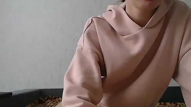 HoneyWiles online show from 02.12.26