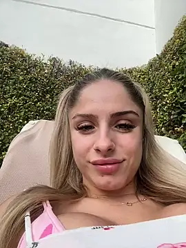 Snapshot of BritneyDimond chatting on 12.04.24 BritneyDimond online show from 12.04.24