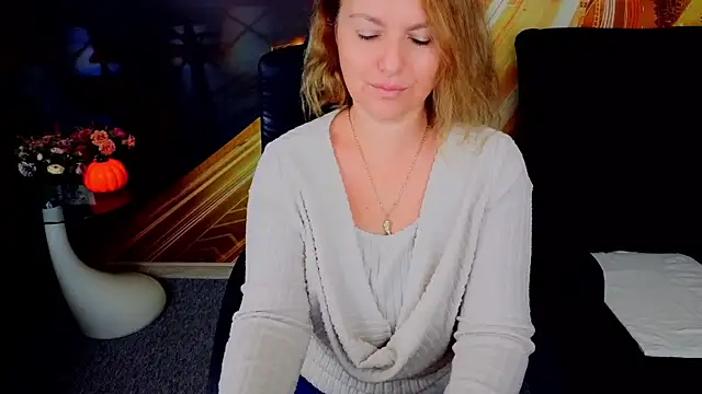 Snapshot of EmmaxPark chatting on 11.21.25 EmmaxPark online show from 11.21.25