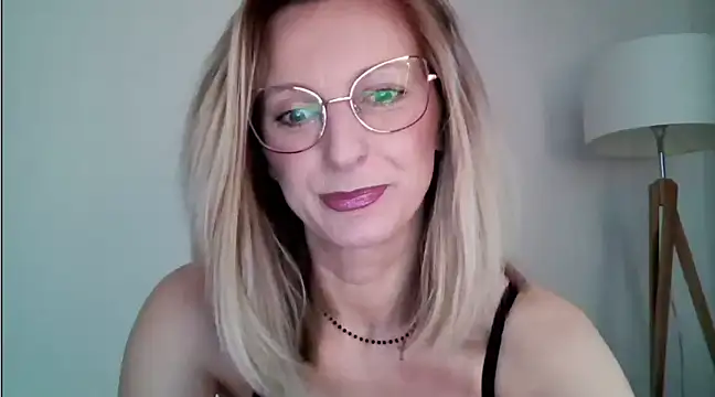Snapshot of HornyJudith chatting on 01.07.25 HornyJudith online show from 01.07.25
