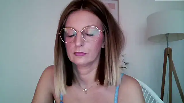 Snapshot of HornyJudith chatting on 10.14.25 HornyJudith online show from 10.14.25