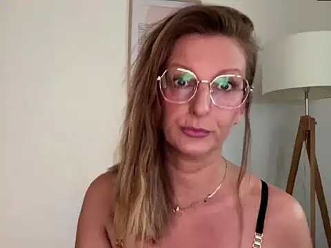 Snapshot of HornyJudith chatting on 05.12.26 HornyJudith online show from 05.12.26