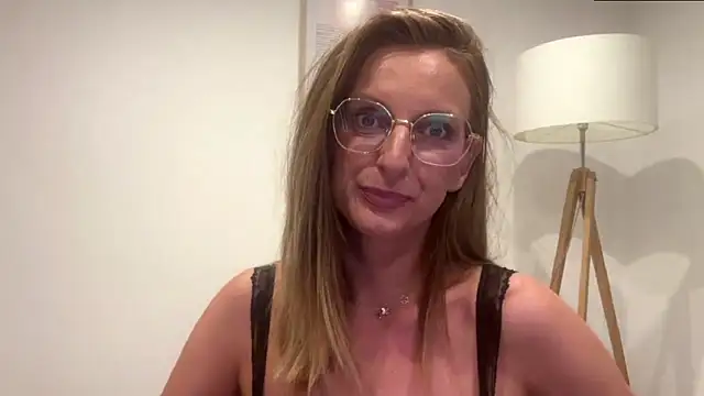 Snapshot of HornyJudith chatting on 06.10.26 HornyJudith online show from 06.10.26
